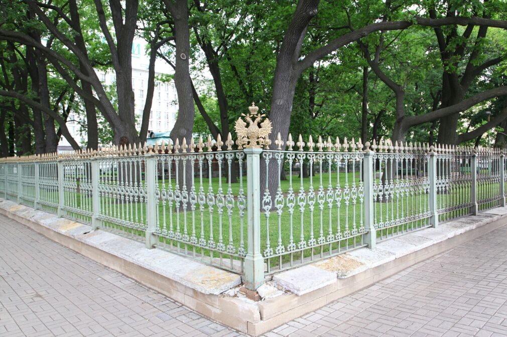 Ограждения и заборы
